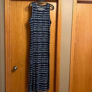 Like new, Fun, comfortable, blue, little gray and white, Eddie Bauer Maxi, M
